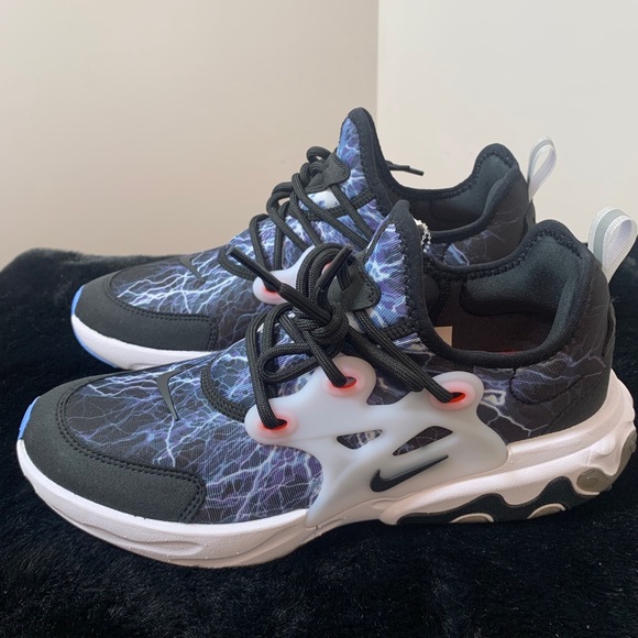 Nike - Picture 3 of 6